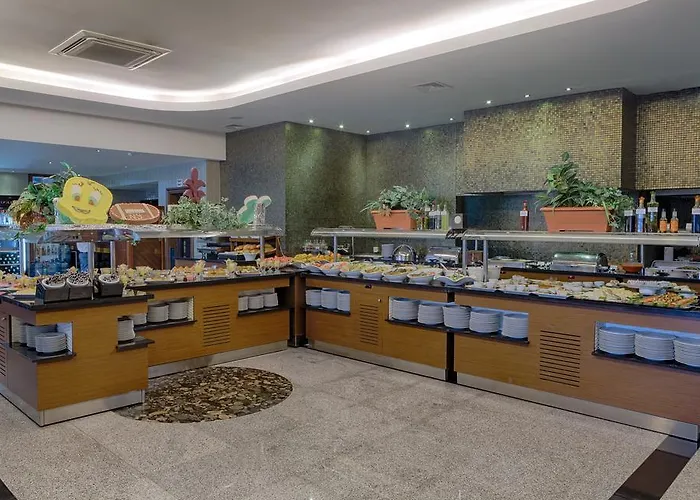 帕萨贝酒店 4* 马尔马里斯