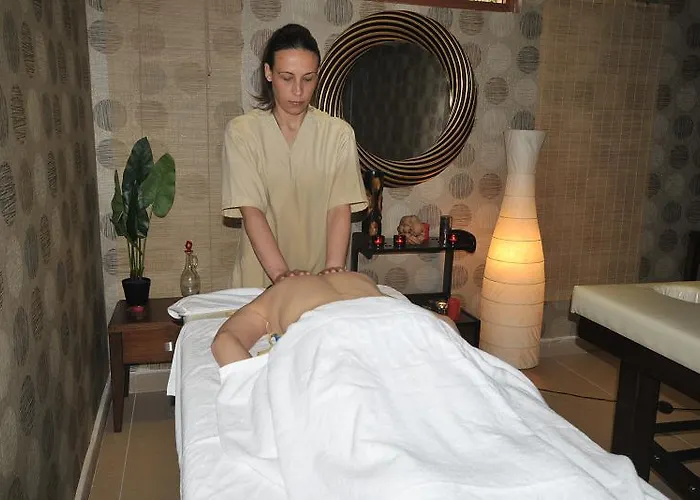 帕萨贝酒店 马尔马里斯